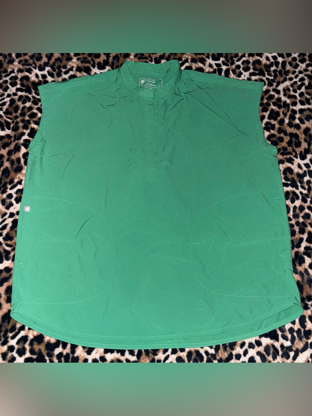 FIGS Women’s Medium FREEx Safety Green Oversized Rafaela Scrub Top PO# 2555